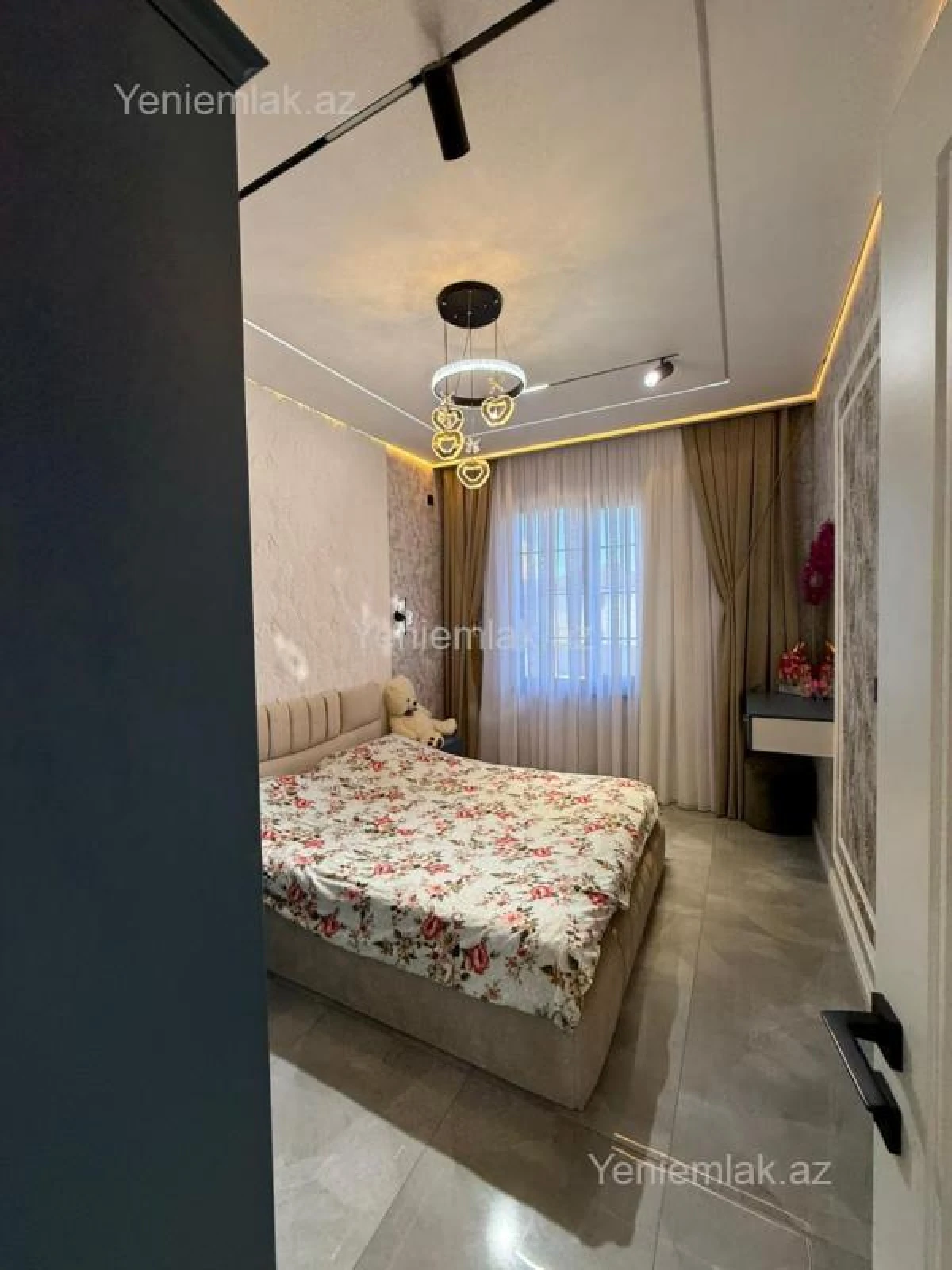 Satılır 6 otaqlı həyət evi 300 m²