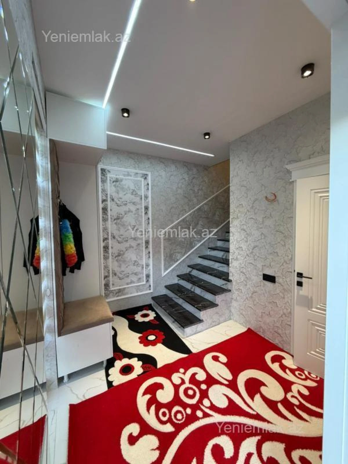 Satılır 6 otaqlı həyət evi 300 m²