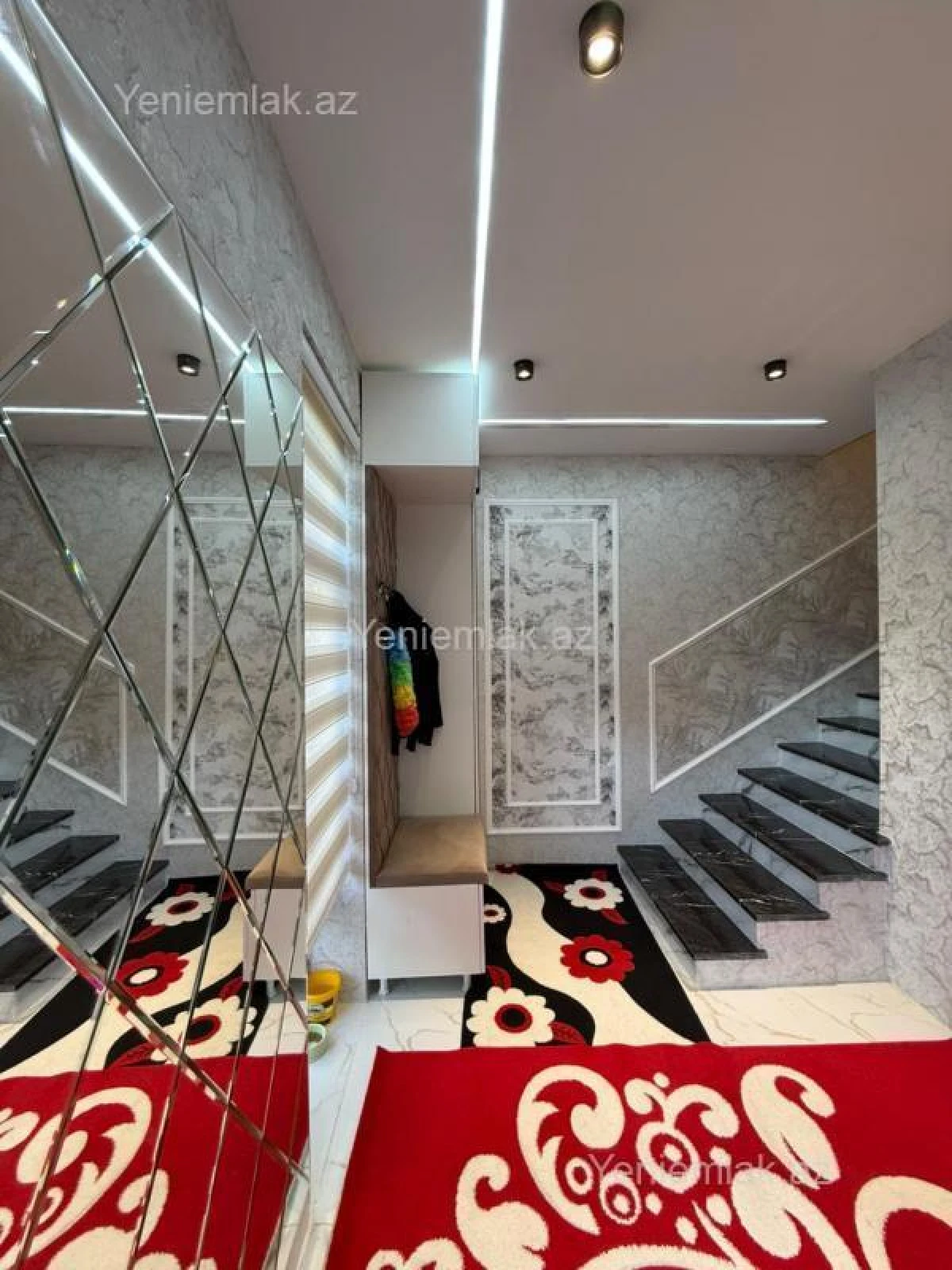 Satılır 6 otaqlı həyət evi 300 m²