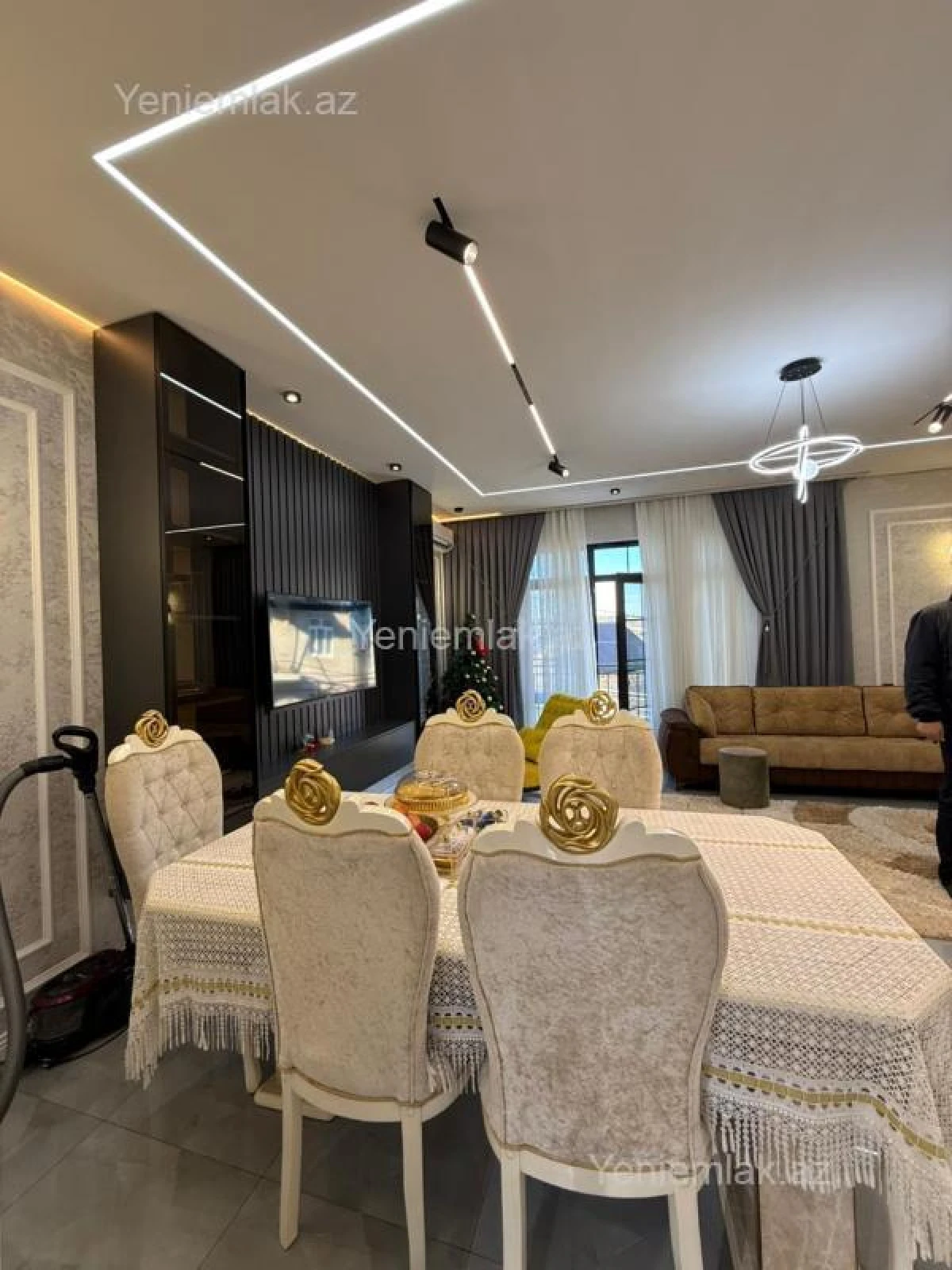 Satılır 6 otaqlı həyət evi 300 m²