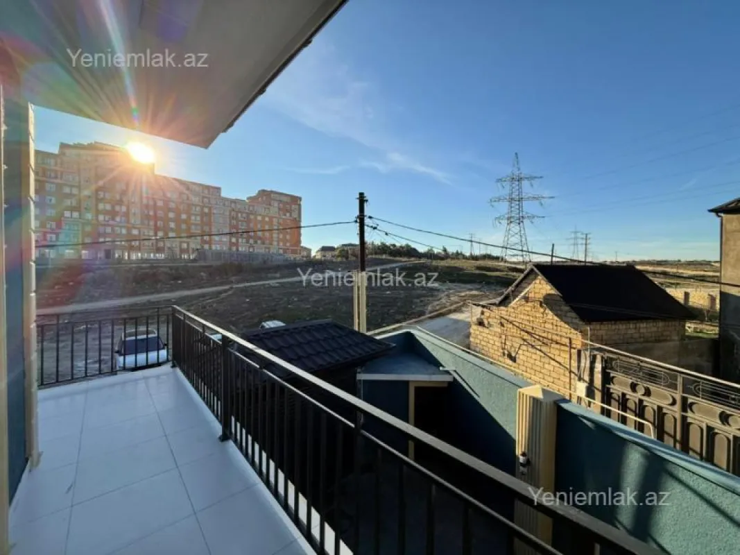 Satılır 6 otaqlı həyət evi 300 m²