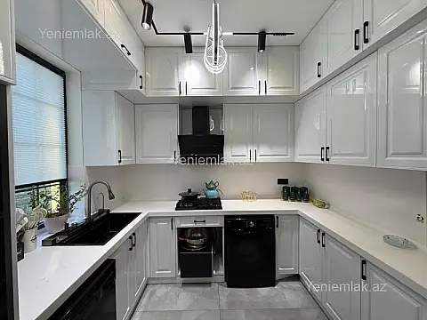 Satılır 6 otaqlı həyət evi 300 m²