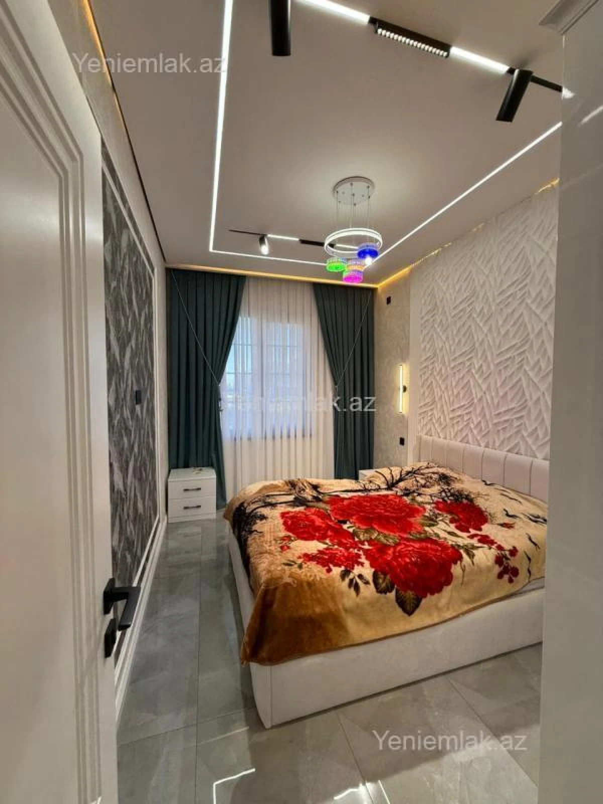 Satılır 6 otaqlı həyət evi 300 m²