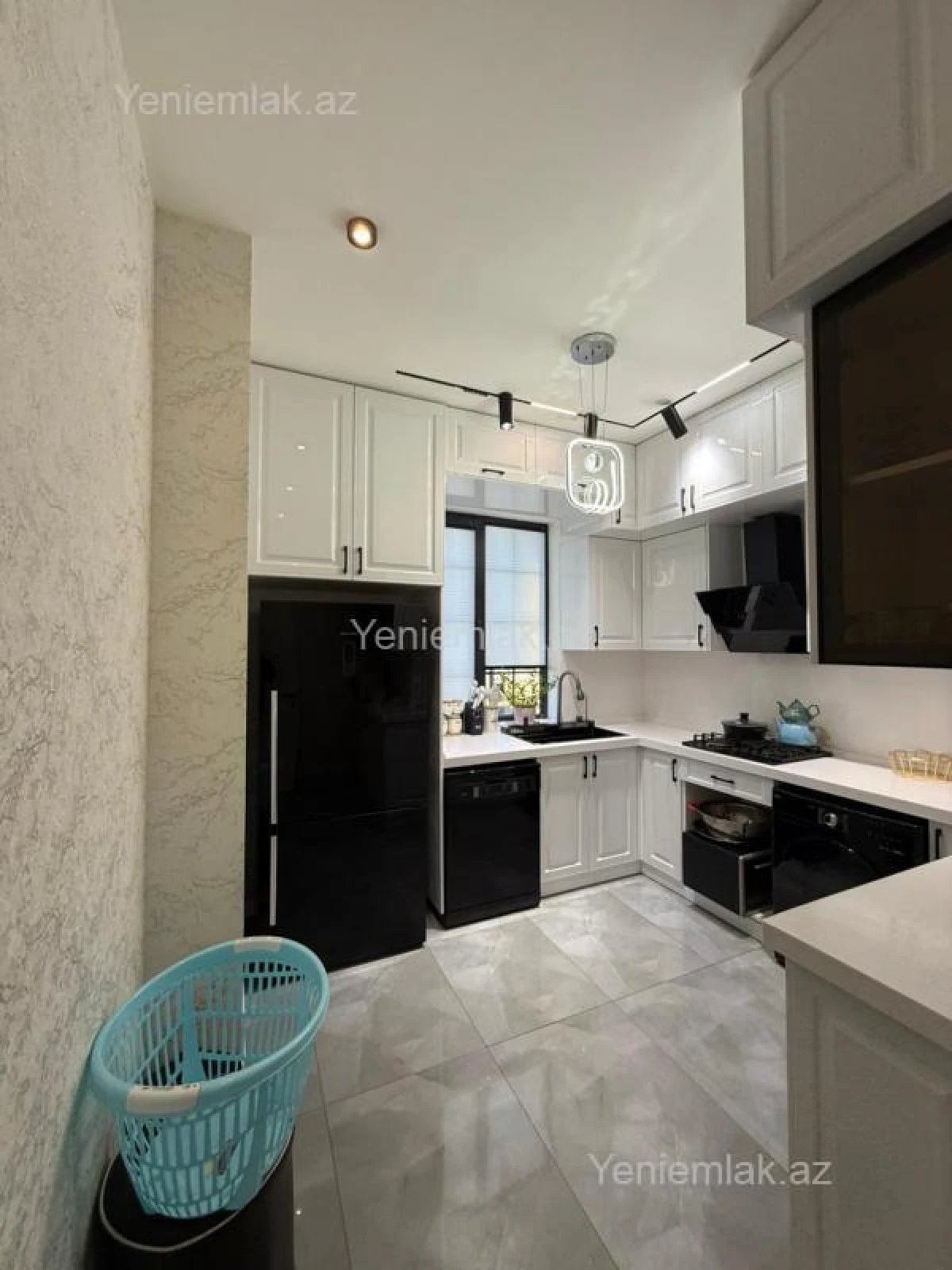 Satılır 6 otaqlı həyət evi 300 m²