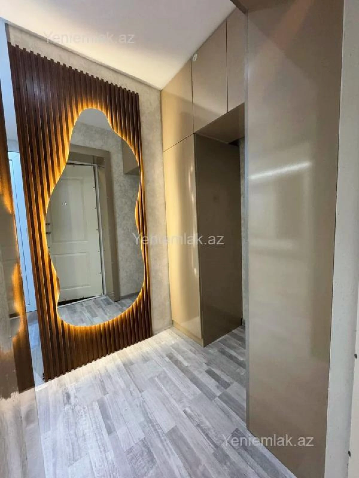 Satılır 2 otaqlı köhnə tikili 60 m²