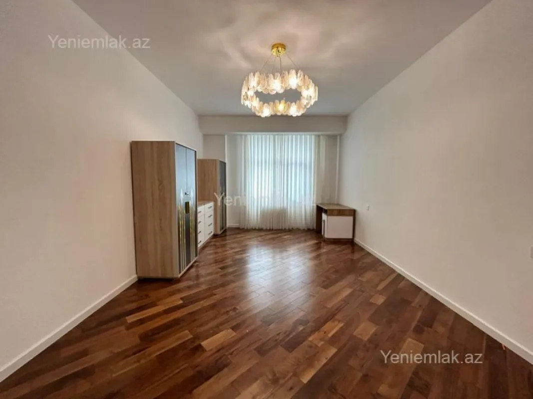 Satılır 4 otaqlı yeni tikili 180 m²