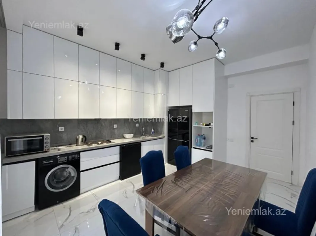 Satılır 4 otaqlı yeni tikili 180 m²