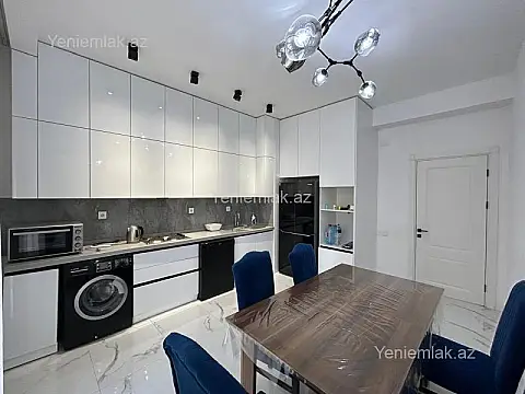 Satılır 4 otaqlı yeni tikili 180 m²
