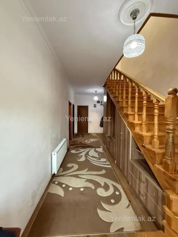 Satılır 8 otaqlı həyət evi 230 m²