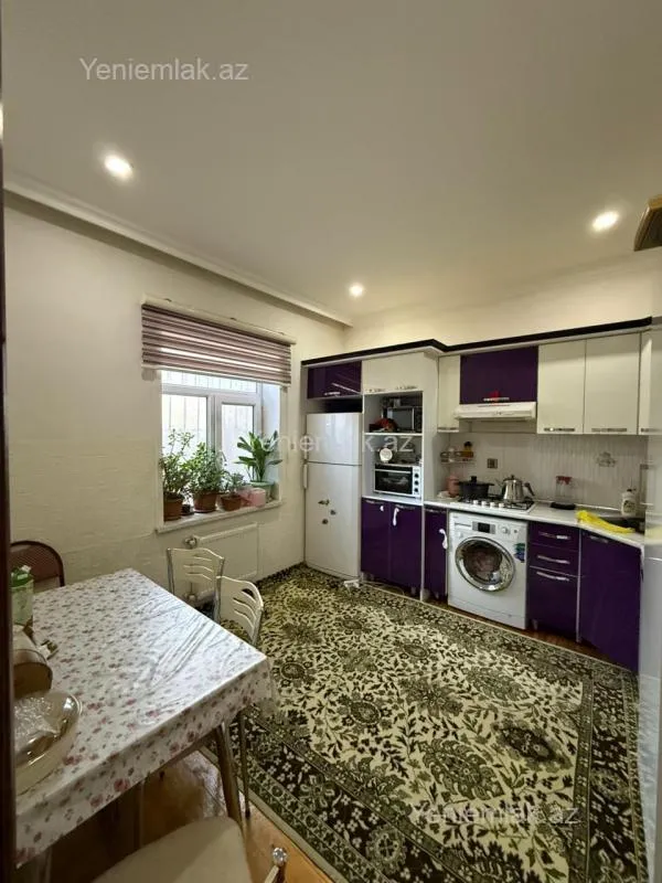 Satılır 8 otaqlı həyət evi 230 m²