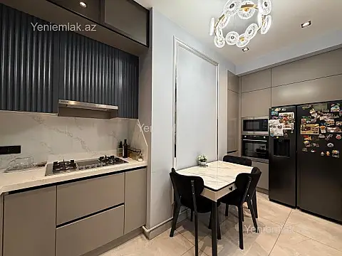 Satılır 3 otaqlı yeni tikili 132 m²