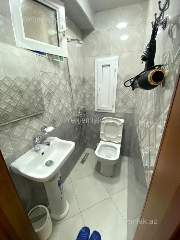 Satılır 2 otaqlı köhnə tikili 70 m²
