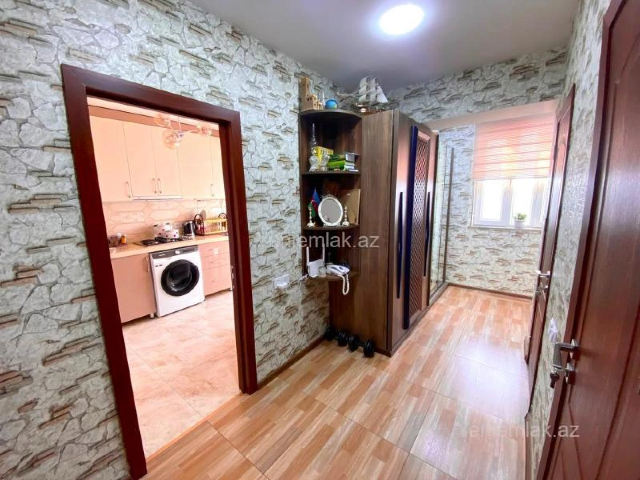Satılır 2 otaqlı köhnə tikili 70 m²