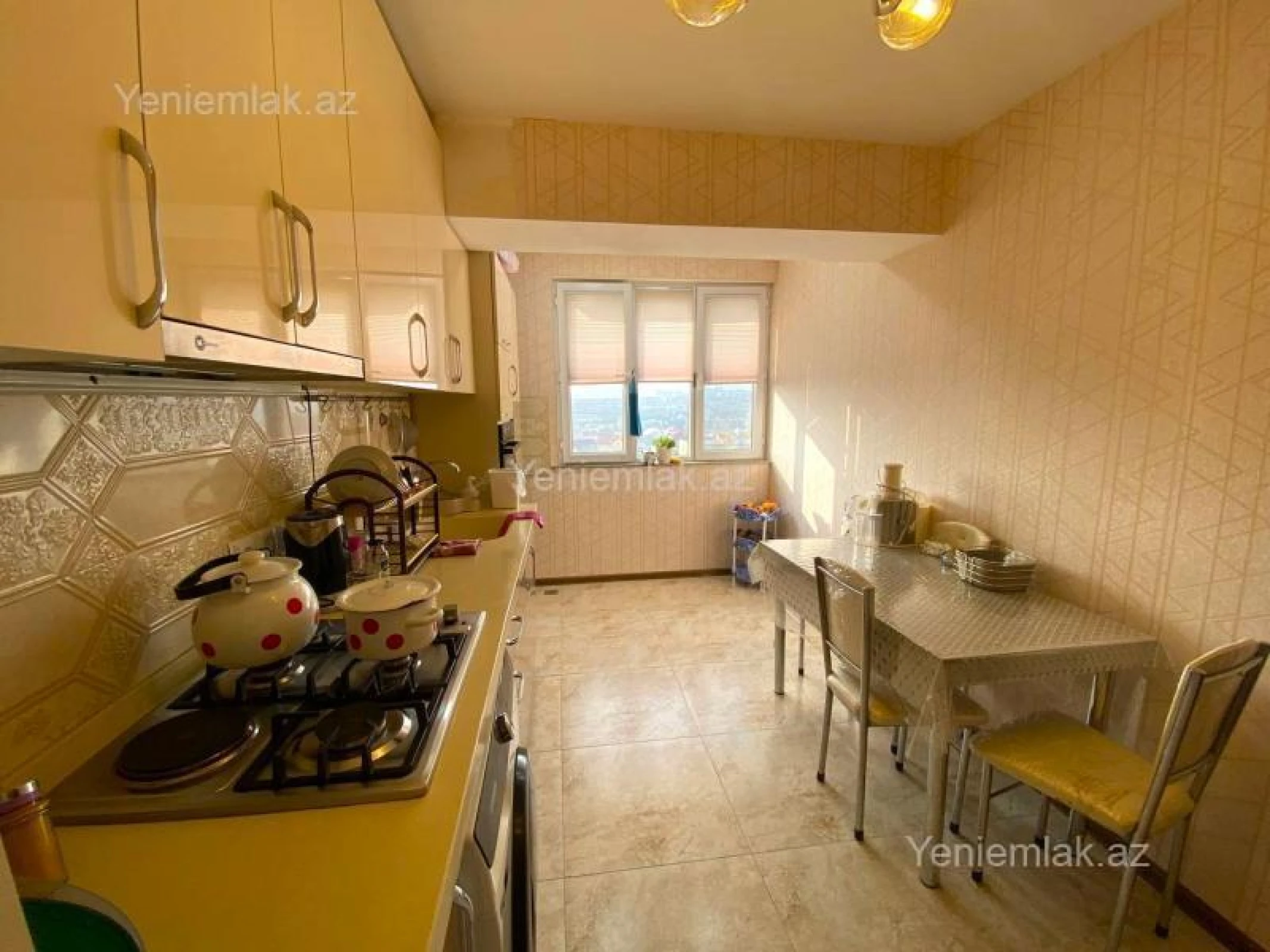 Satılır 2 otaqlı köhnə tikili 70 m²