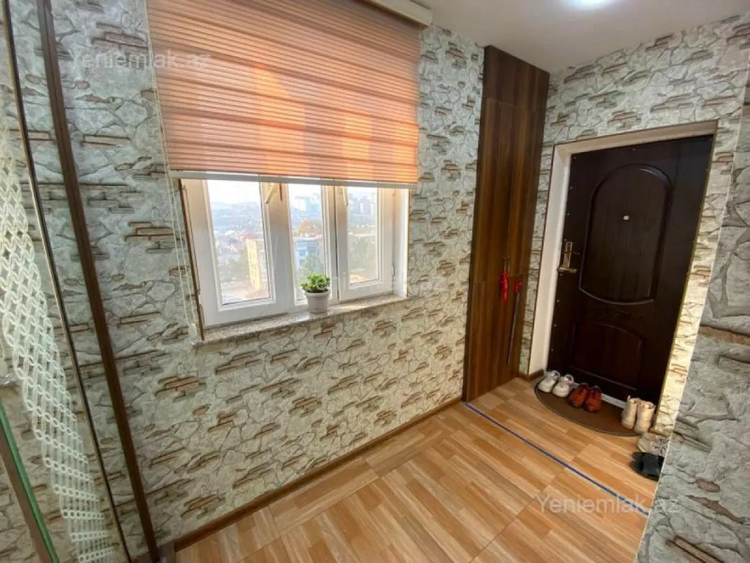 Satılır 2 otaqlı köhnə tikili 70 m²