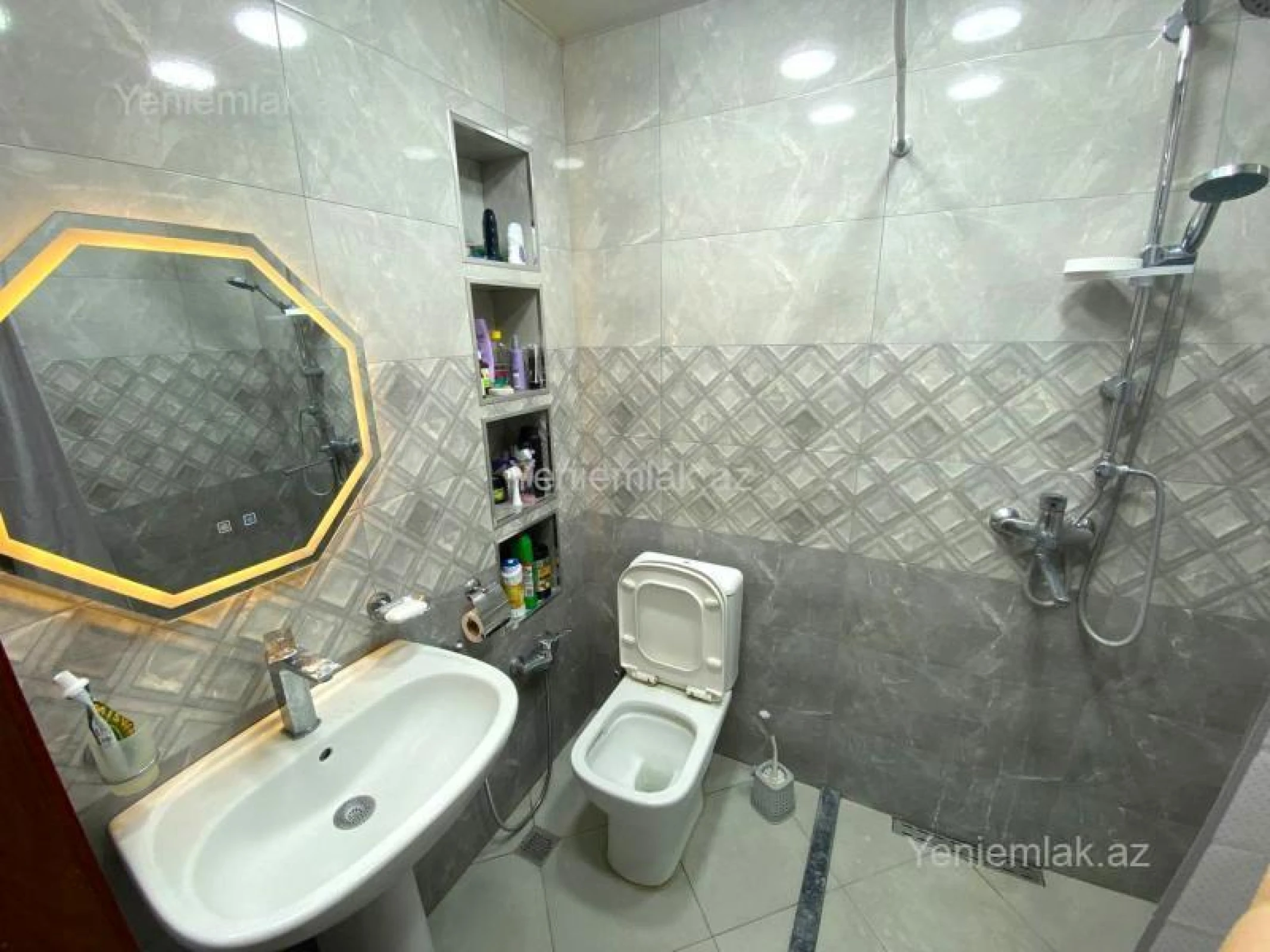Satılır 2 otaqlı köhnə tikili 70 m²