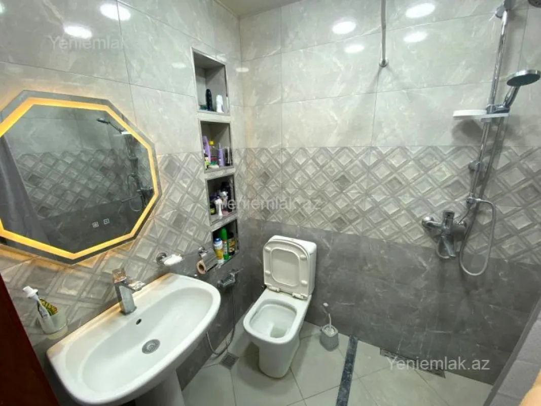 Satılır 2 otaqlı köhnə tikili 70 m²