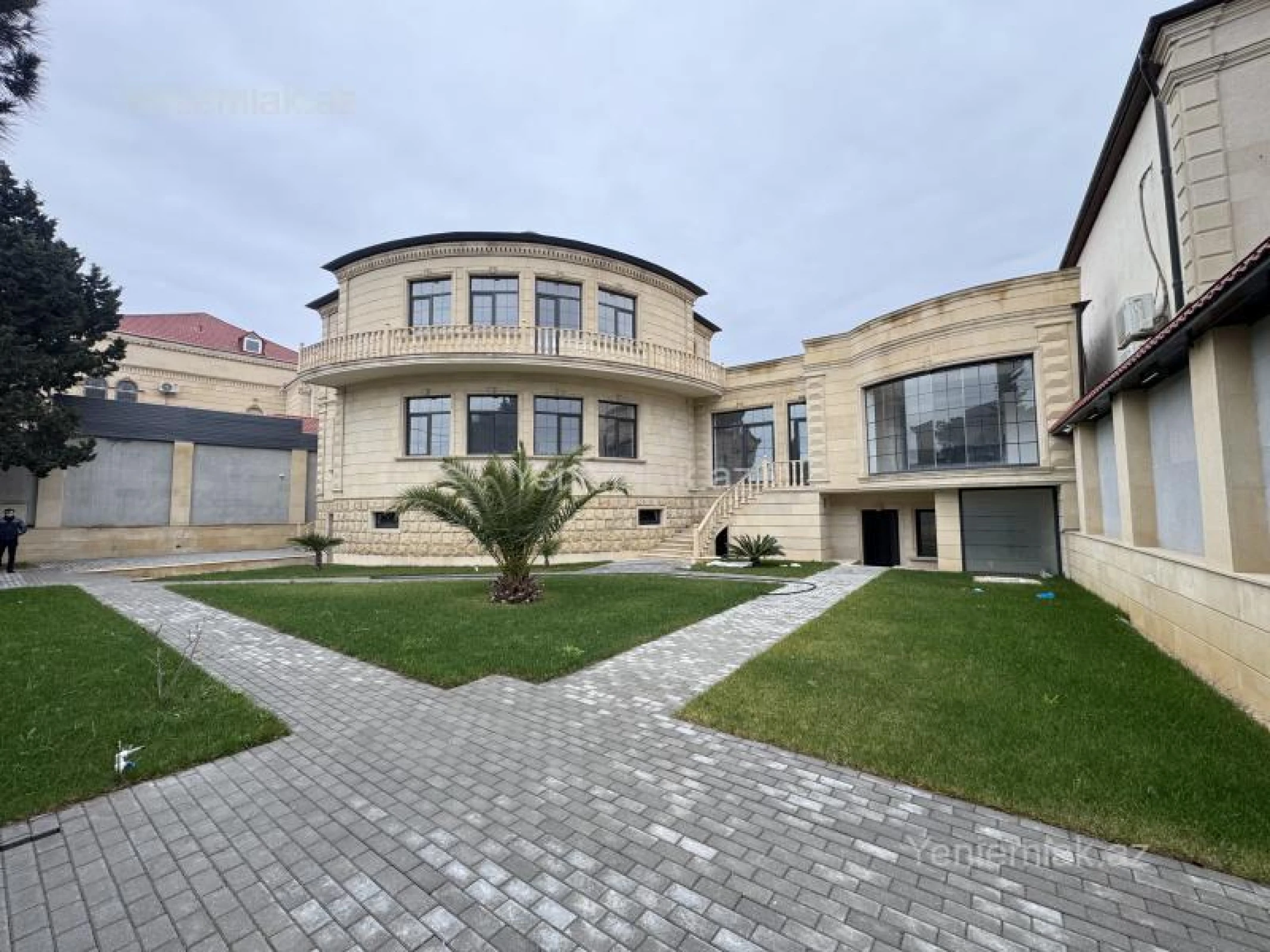 Satılır 7 otaqlı həyət evi 550 m²