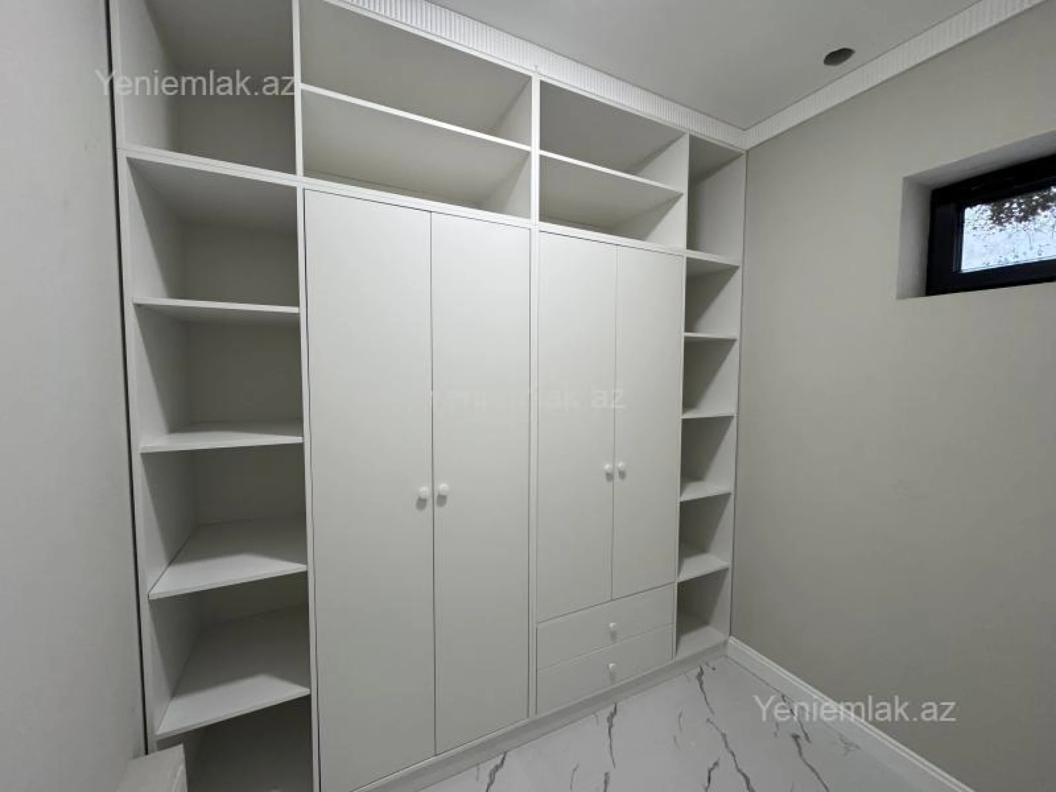 Satılır 7 otaqlı həyət evi 550 m²