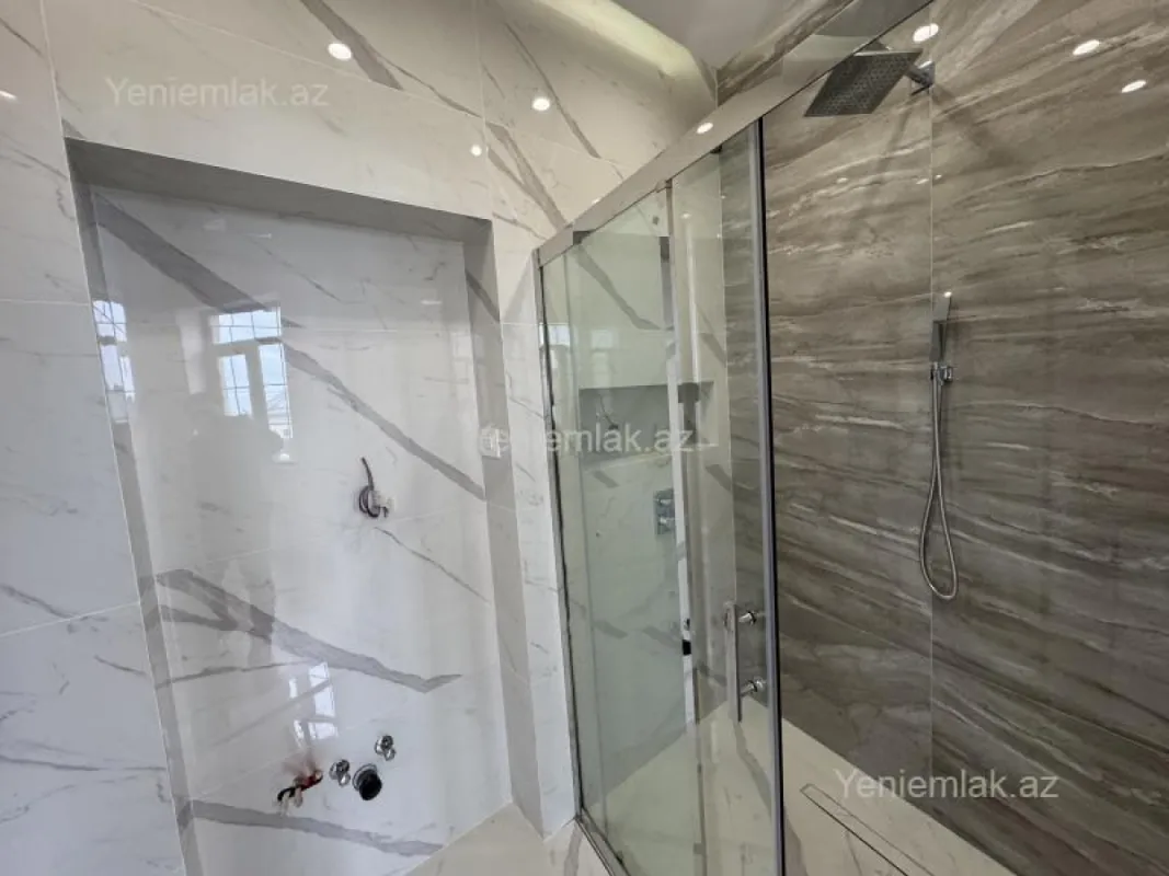 Satılır 7 otaqlı həyət evi 550 m²