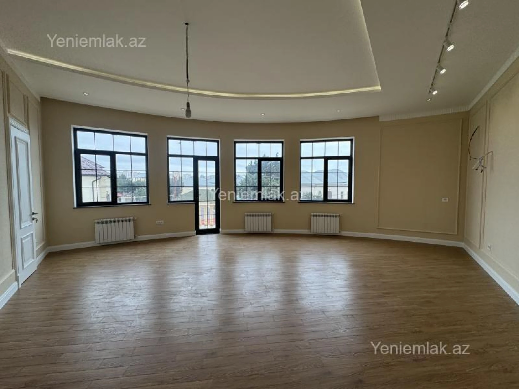 Satılır 7 otaqlı həyət evi 550 m²
