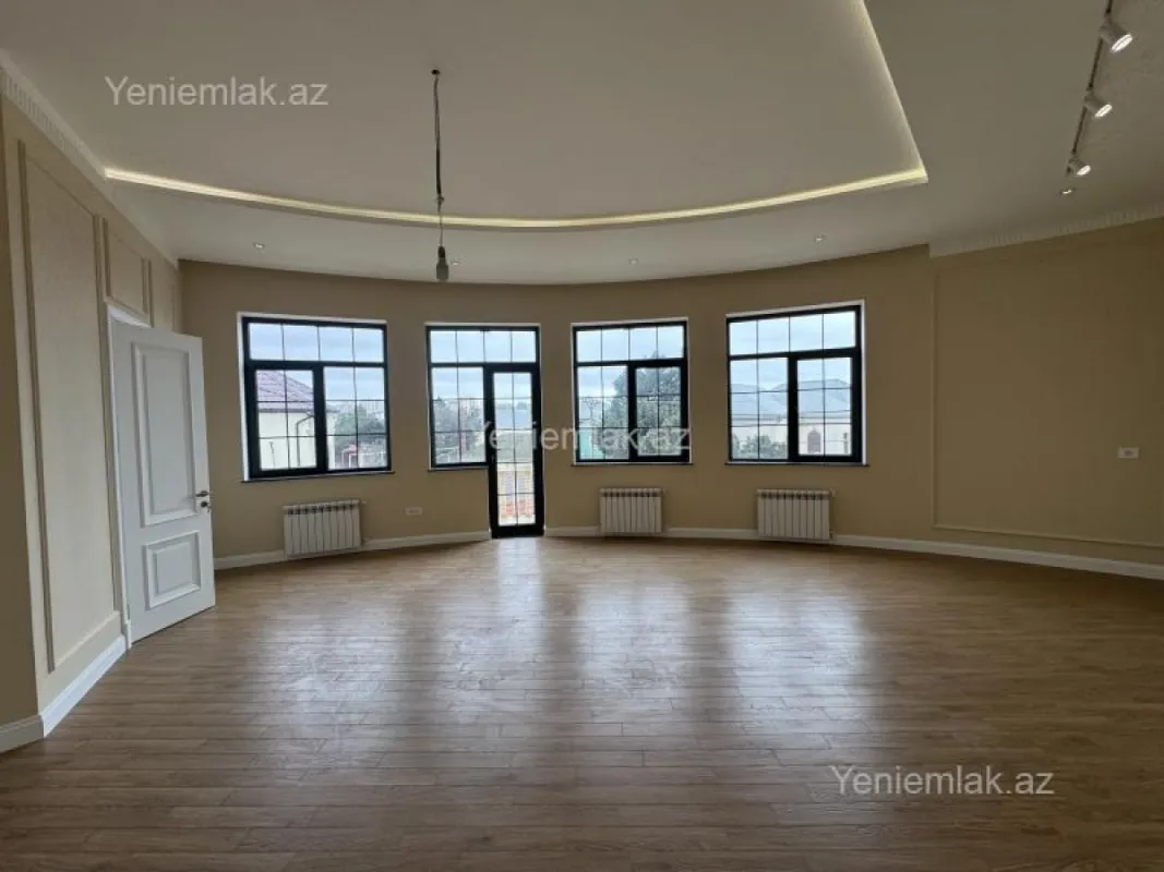 Satılır 7 otaqlı həyət evi 550 m²