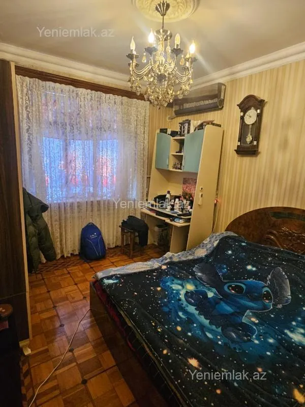 Satılır 4 otaqlı köhnə tikili 100 m²