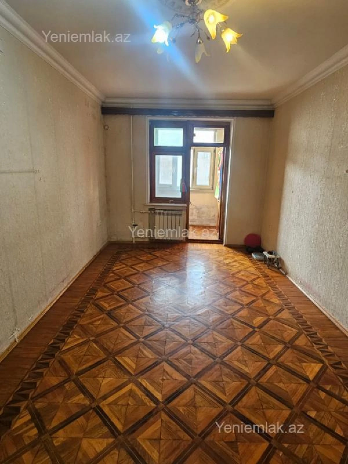 Satılır 4 otaqlı köhnə tikili 100 m²