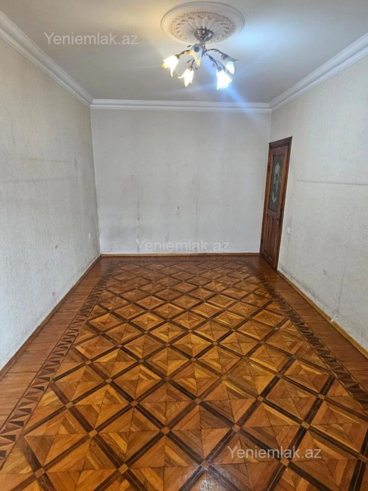 Satılır 4 otaqlı köhnə tikili 100 m²