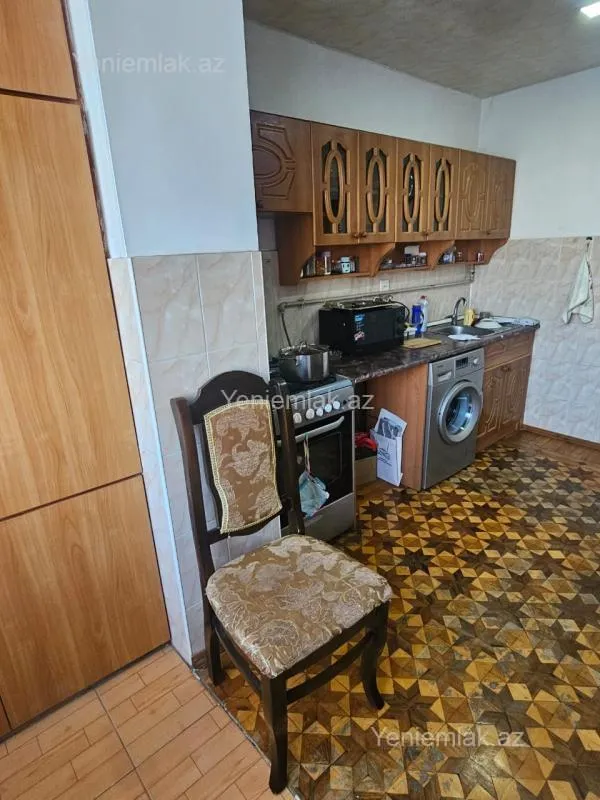 Satılır 4 otaqlı köhnə tikili 100 m²