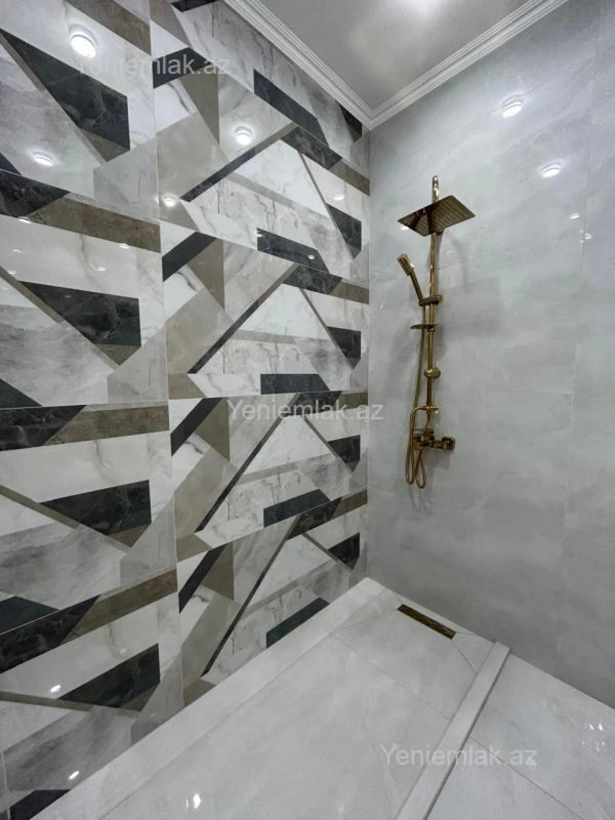 Satılır 3 otaqlı yeni tikili 120 m²