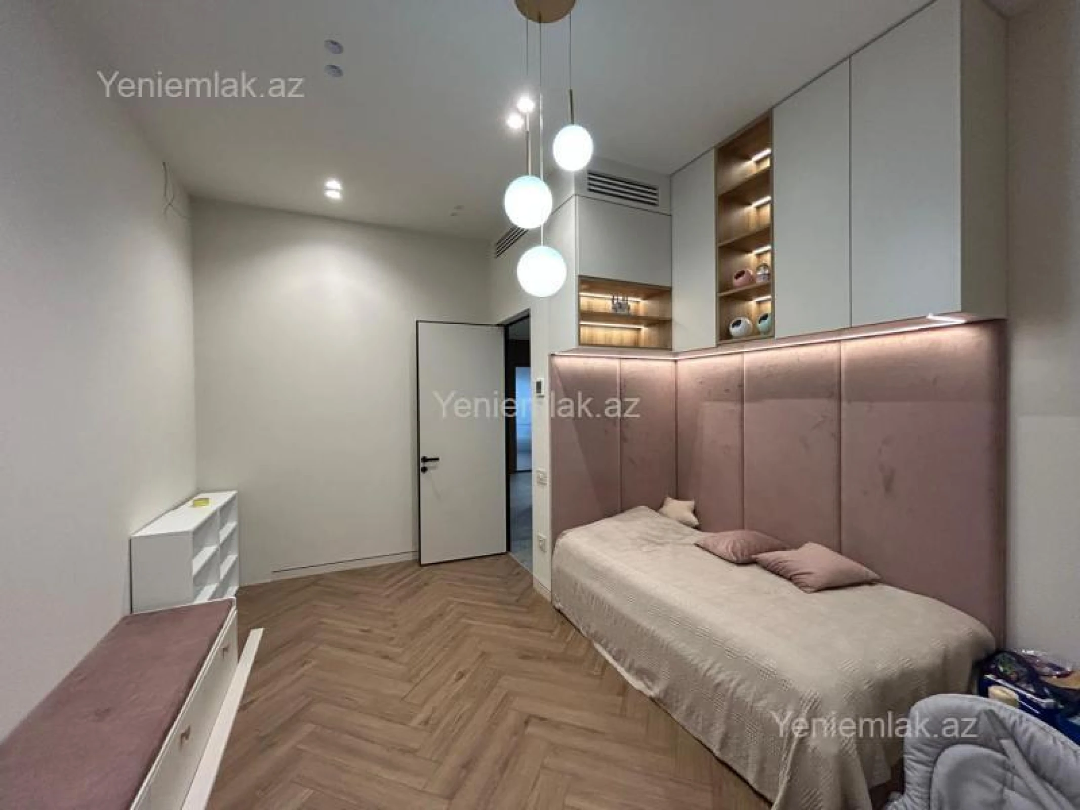 Satılır 4 otaqlı yeni tikili 150 m²