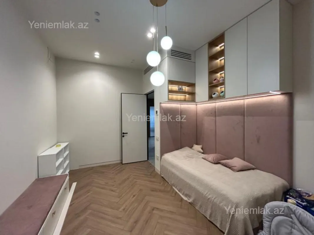 Satılır 4 otaqlı yeni tikili 150 m²