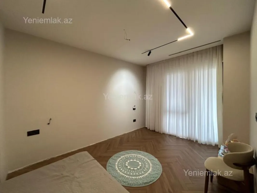 Satılır 4 otaqlı yeni tikili 150 m²