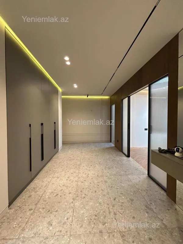 Satılır 4 otaqlı yeni tikili 150 m²