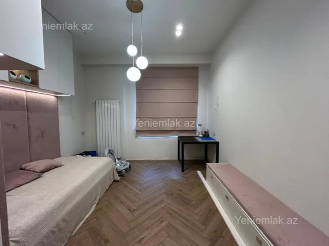 Satılır 4 otaqlı yeni tikili 150 m²