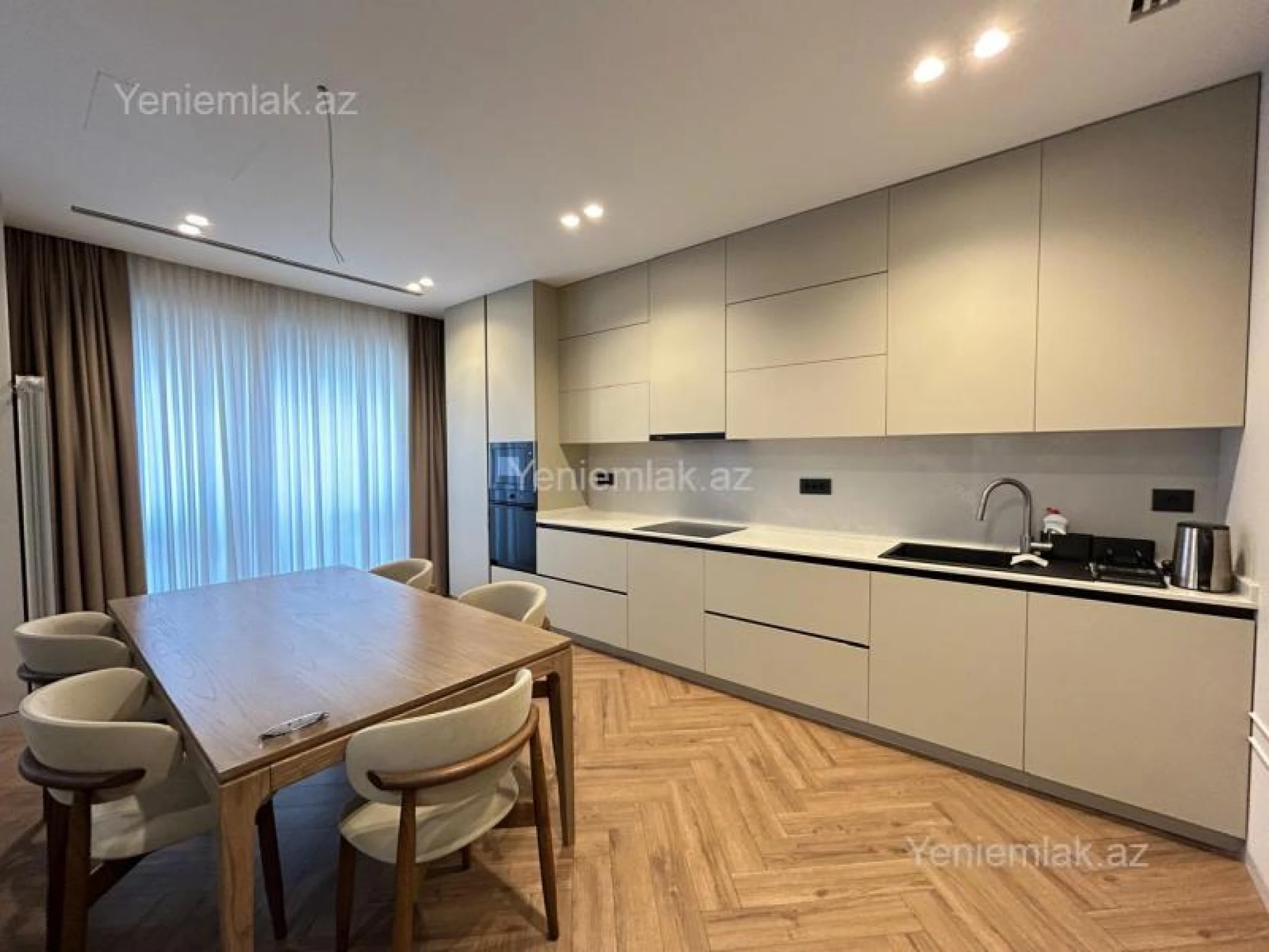 Satılır 4 otaqlı yeni tikili 150 m²