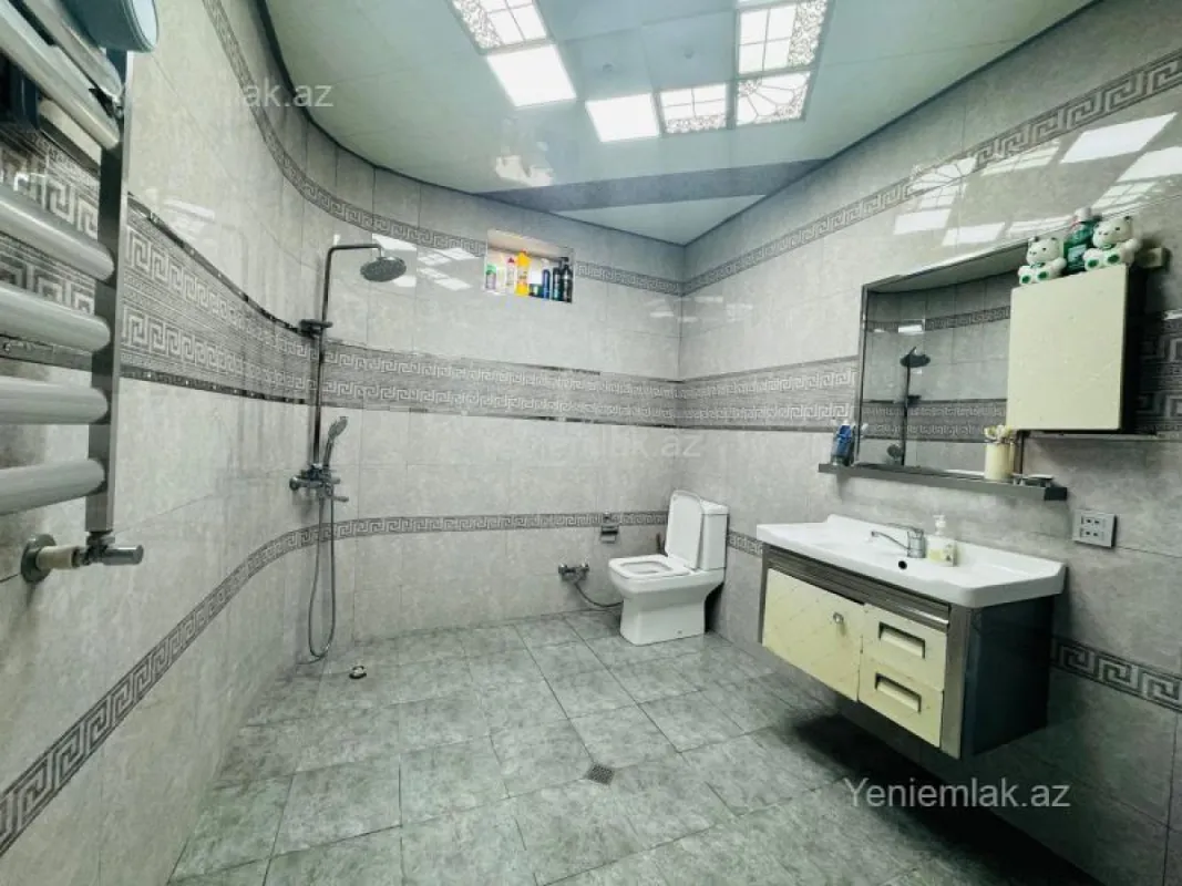 Satılır 4 otaqlı həyət evi 180 m²