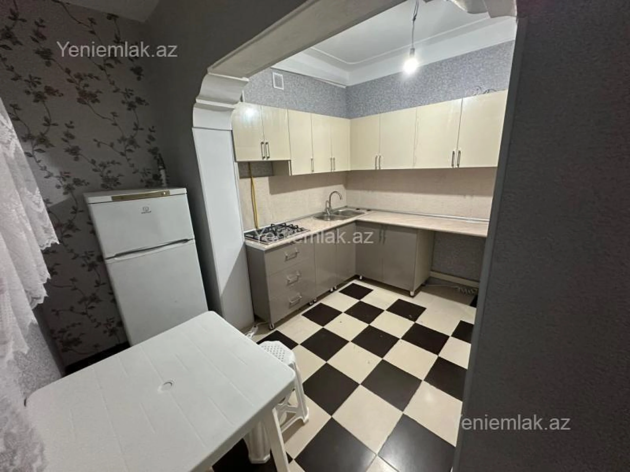 Satılır 2 otaqlı köhnə tikili 60 m²