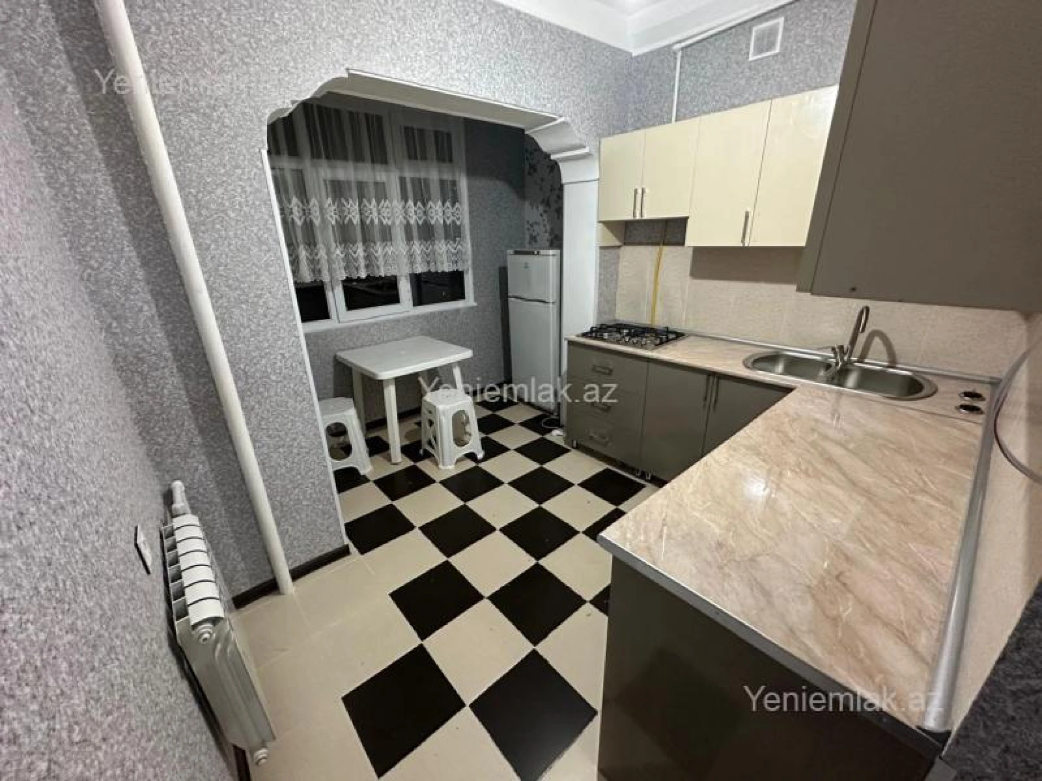 Satılır 2 otaqlı köhnə tikili 60 m²