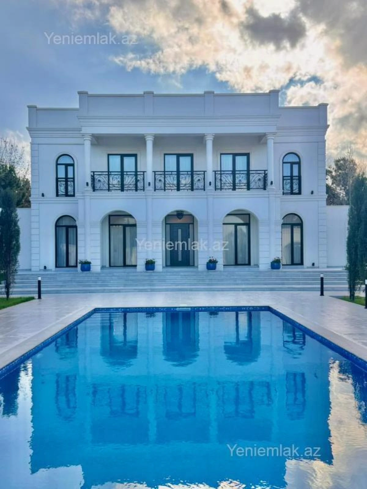 Satılır 6 otaqlı həyət evi 350 m²