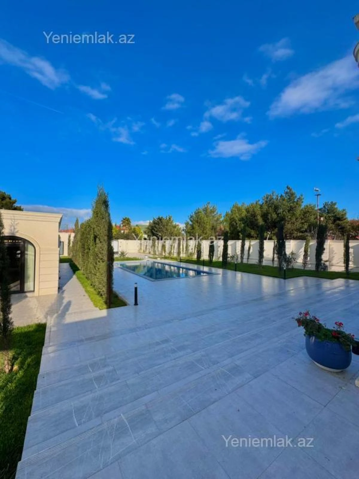 Satılır 6 otaqlı həyət evi 350 m²