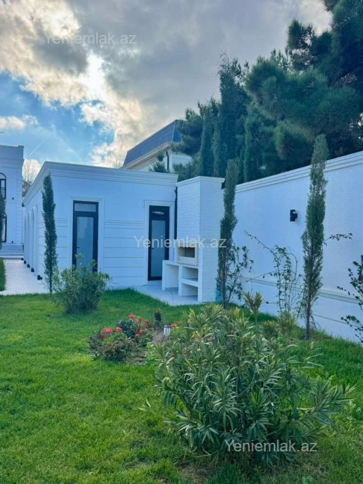 Satılır 6 otaqlı həyət evi 350 m²