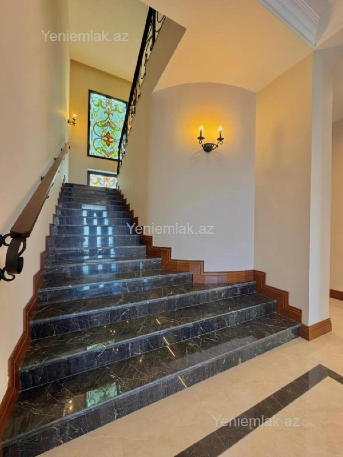 Satılır 6 otaqlı həyət evi 350 m²