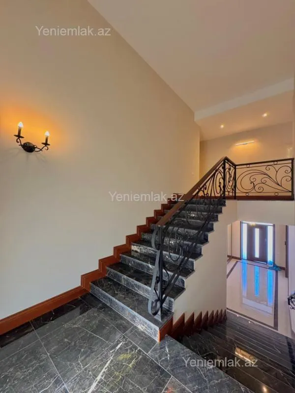 Satılır 6 otaqlı həyət evi 350 m²