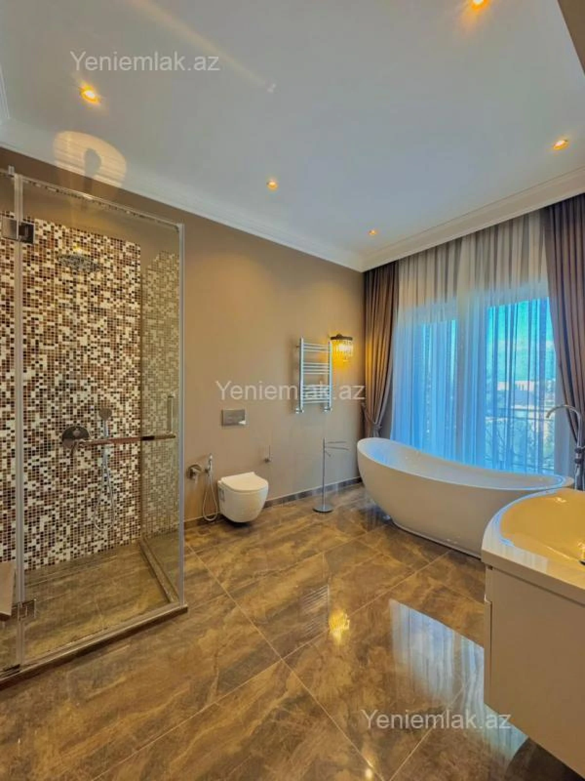 Satılır 6 otaqlı həyət evi 350 m²