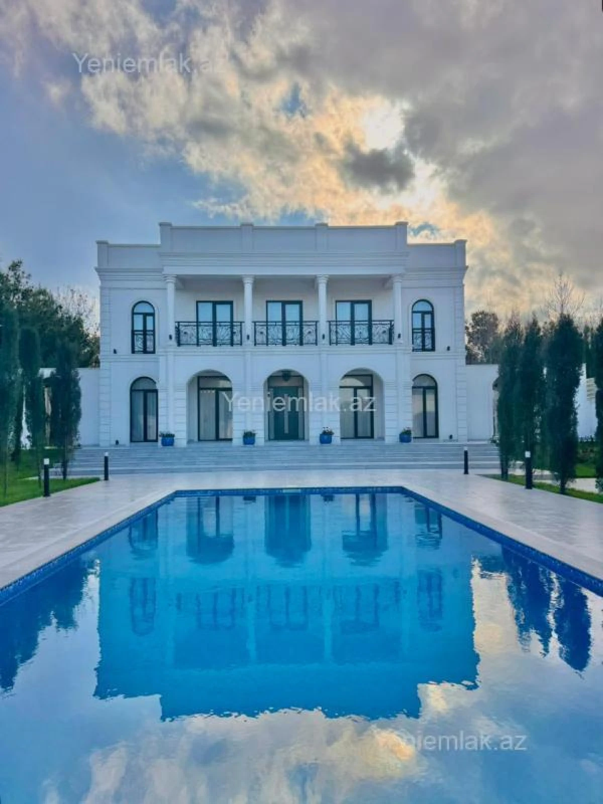 Satılır 6 otaqlı həyət evi 350 m²