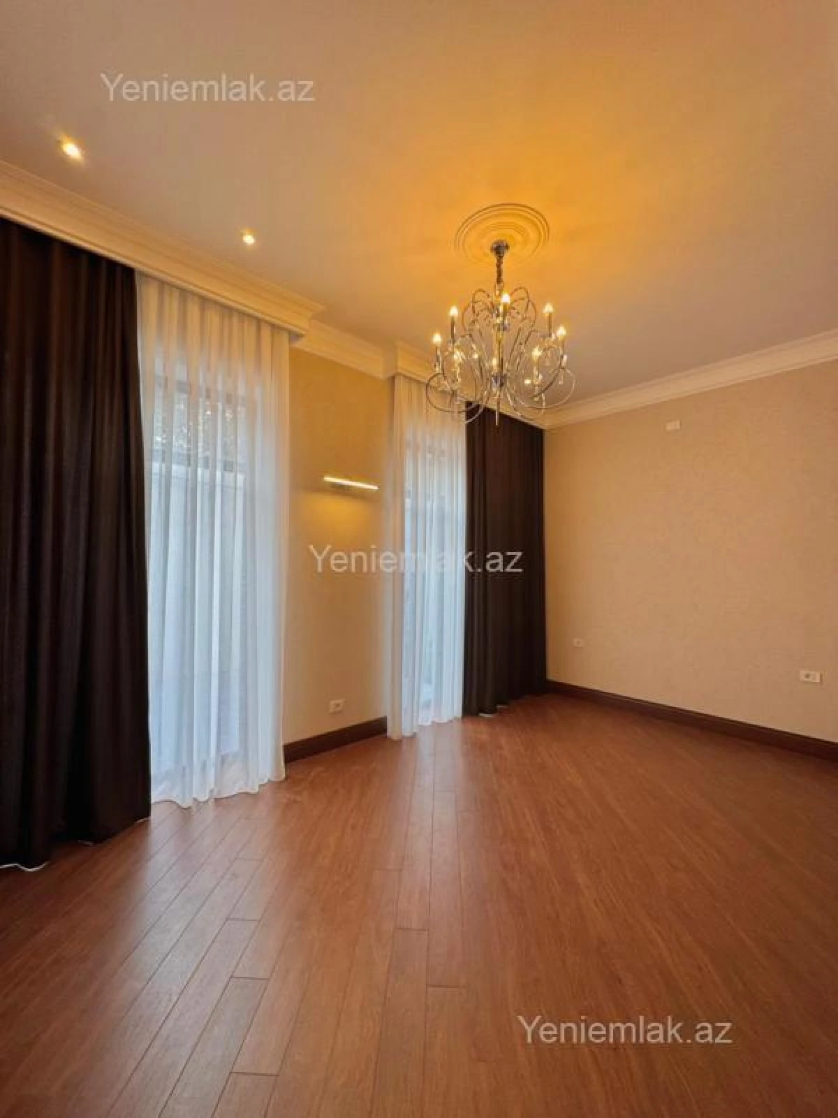 Satılır 6 otaqlı həyət evi 350 m²
