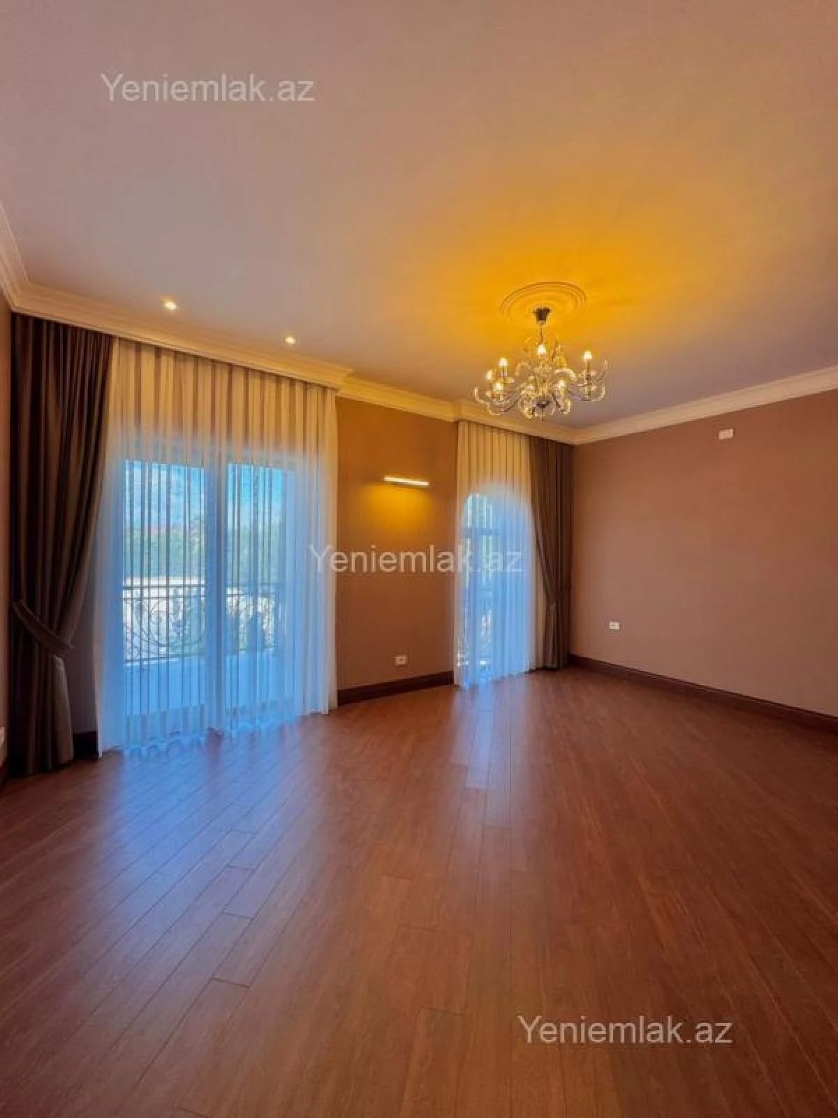 Satılır 6 otaqlı həyət evi 350 m²