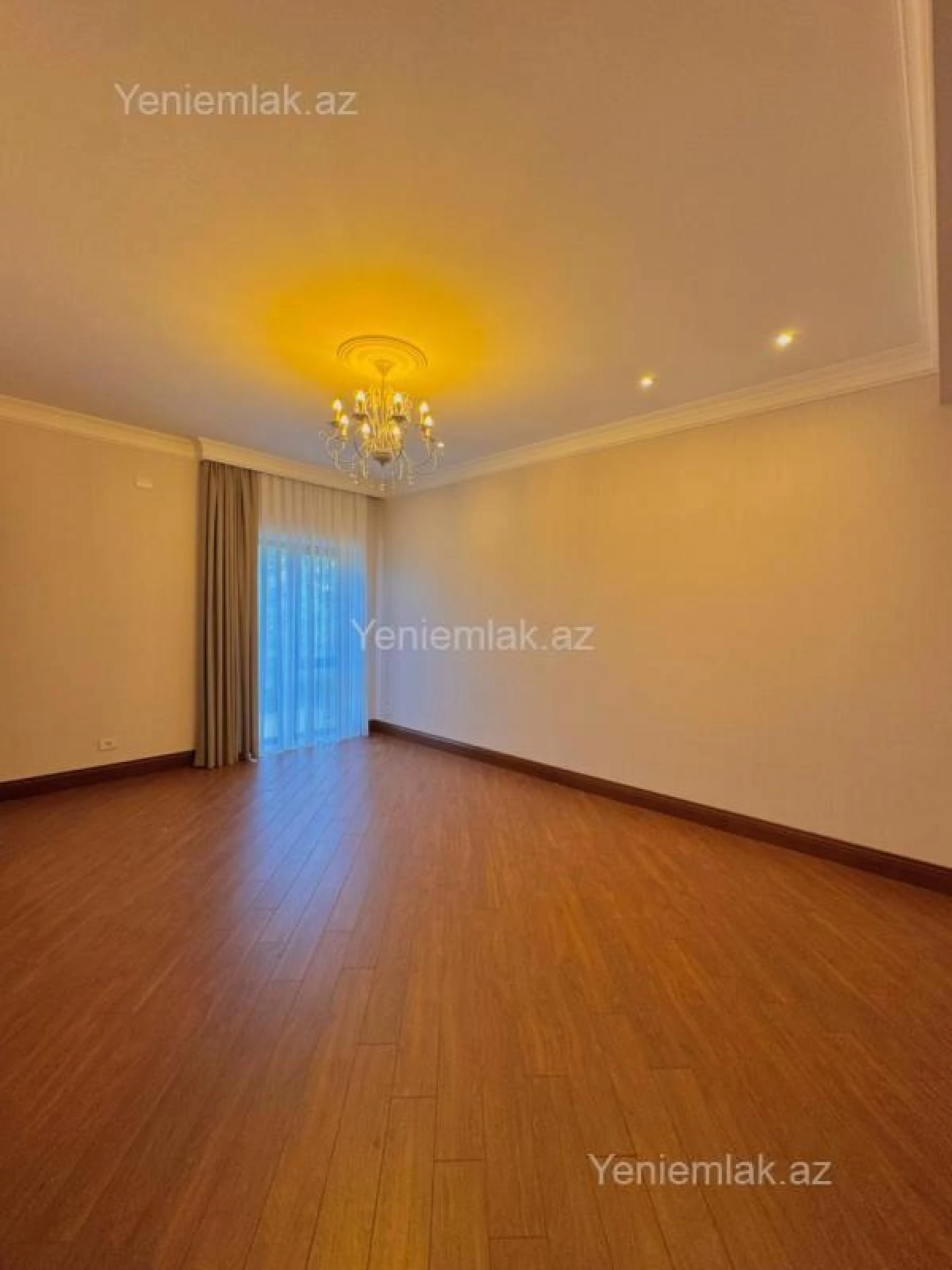 Satılır 6 otaqlı həyət evi 350 m²